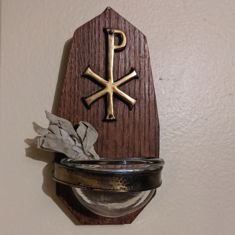 ⛪ antique water font